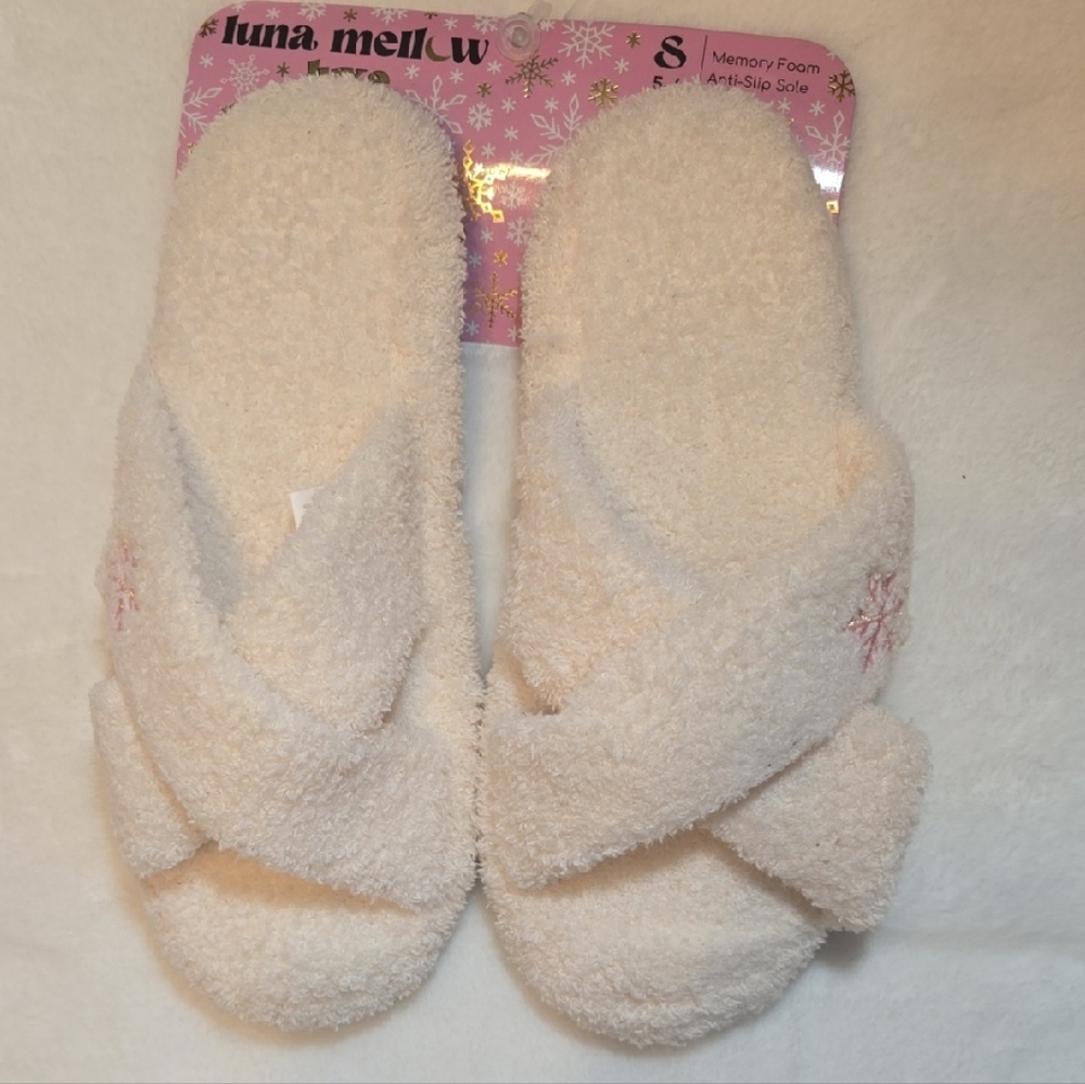 Luna Mellow Cream Snowflake Criss Cross Slippers Size S (5-6) New